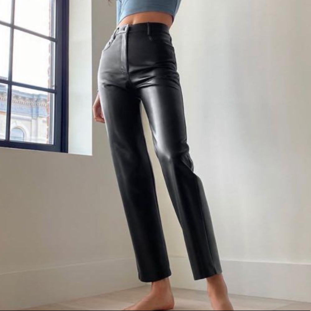 Wilfred
Melina Pant